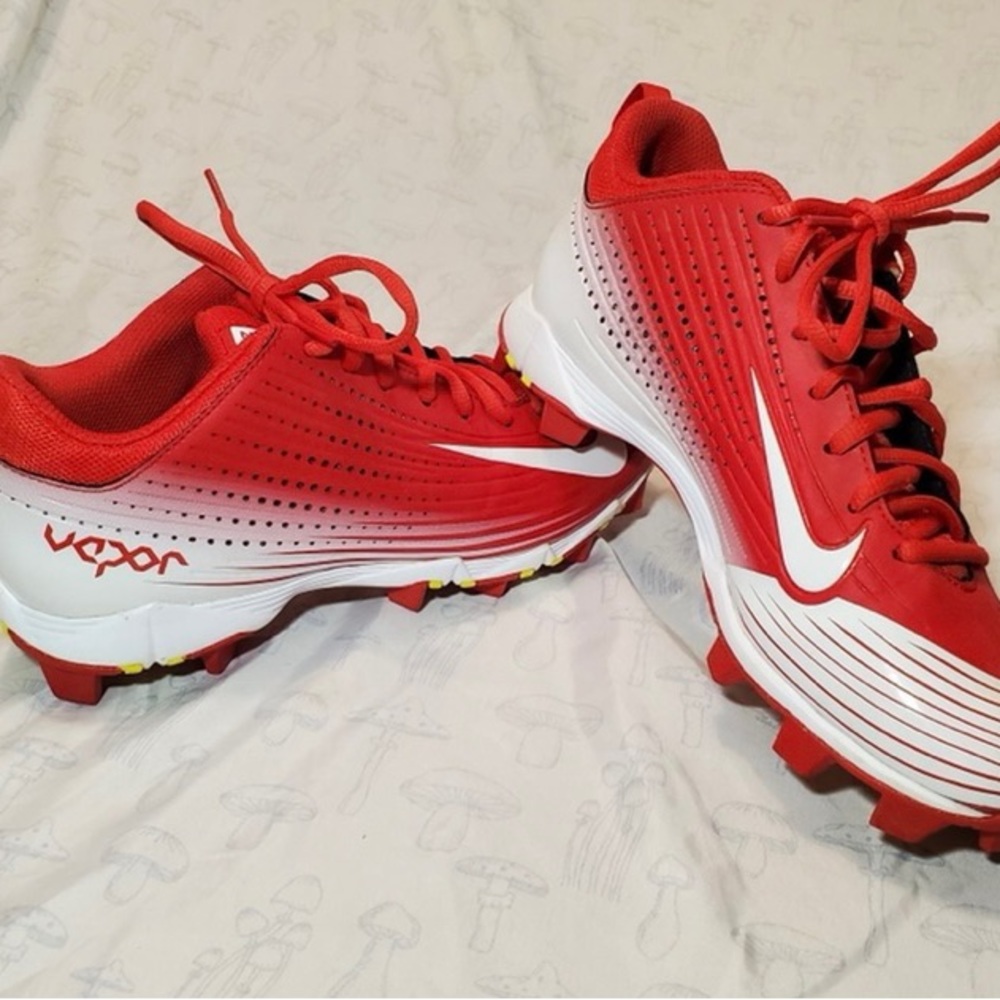 Mens Nike BSBL Vapor Cleats / Size 7.5 / Red and White
